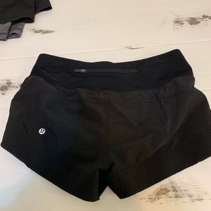 Lululemon shorts size 4